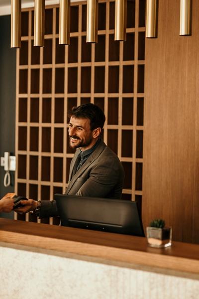 Hotel & Transfers